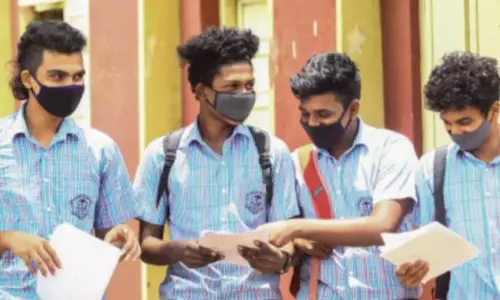 സംസ്ഥാനത്ത് ഏഴ് ജില്ലകളിൽ പ്ലസ് വൺ സീറ്റുകൾ വർധിപ്പിച്ചു സംസ്ഥാനത്ത് ഏഴ് ജില്ലകളിൽ പ്ലസ് വൺ സീറ്റുകൾ വർധിപ്പിച്ചു