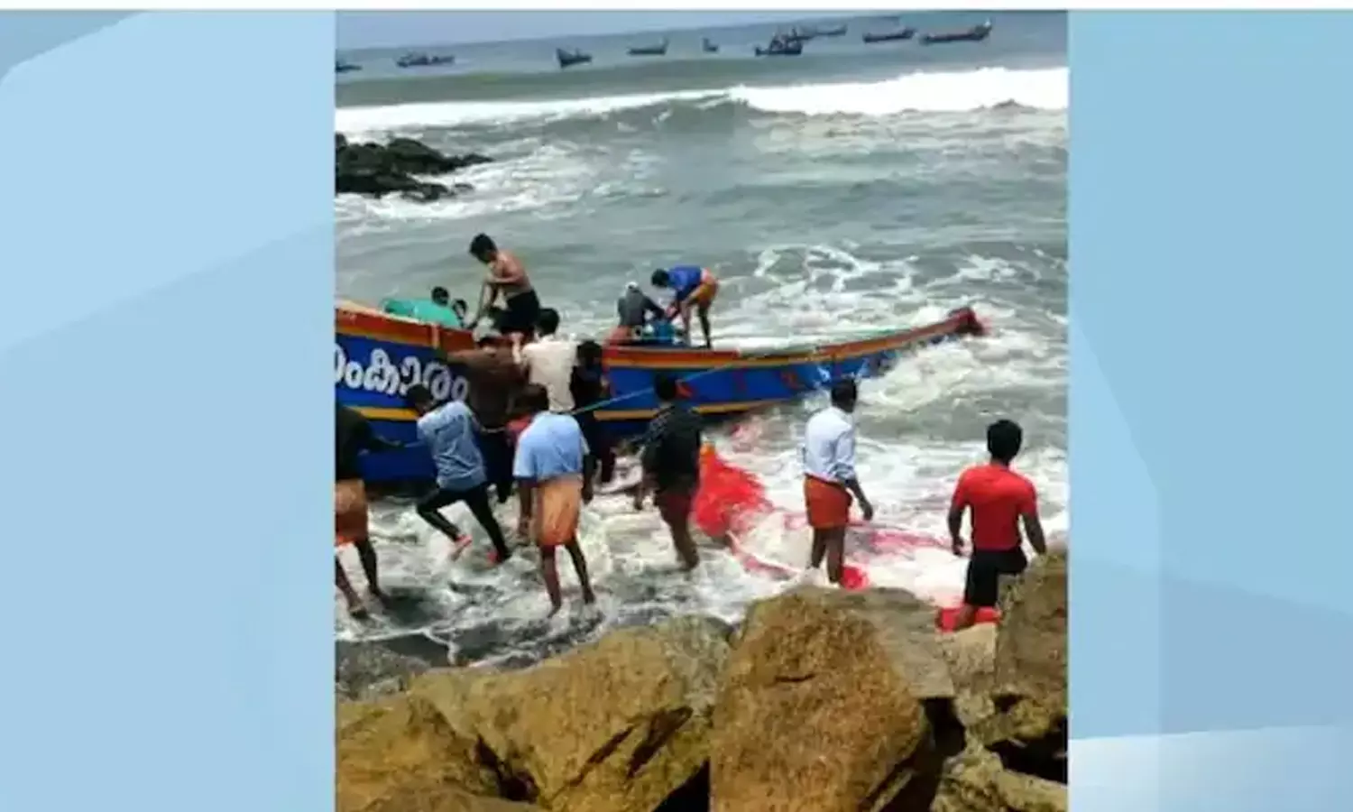 അഴീക്കലില്‍ വള്ളംമറിഞ്ഞ് നാലുപേര്‍ മരിച്ചു