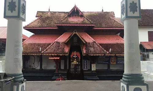 ഏറ്റുമാനൂർ മഹാദേവ ക്ഷേത്രത്തിലെ 81 മുത്തുള്ള സ്വർണ രുദ്രാക്ഷമാല കവർന്നു ഏറ്റുമാനൂർ മഹാദേവ ക്ഷേത്രത്തിലെ 81 മുത്തുള്ള സ്വർണ രുദ്രാക്ഷമാല കവർന്നു