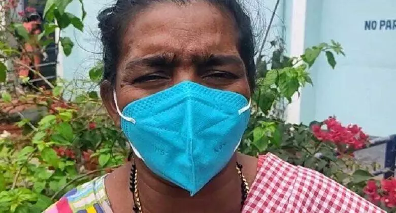 ആറ്റിങ്ങലില്‍ മീൻകുട്ട തട്ടിത്തെറിപ്പിച്ച സംഭവം; നഗരസഭ ജീവനക്കാരുടെ സസ്പെന്‍ഷന്‍ പിന്‍വലിച്ചതിനെതിരെ മത്സ്യവില്‍പ്പനക്കാരി