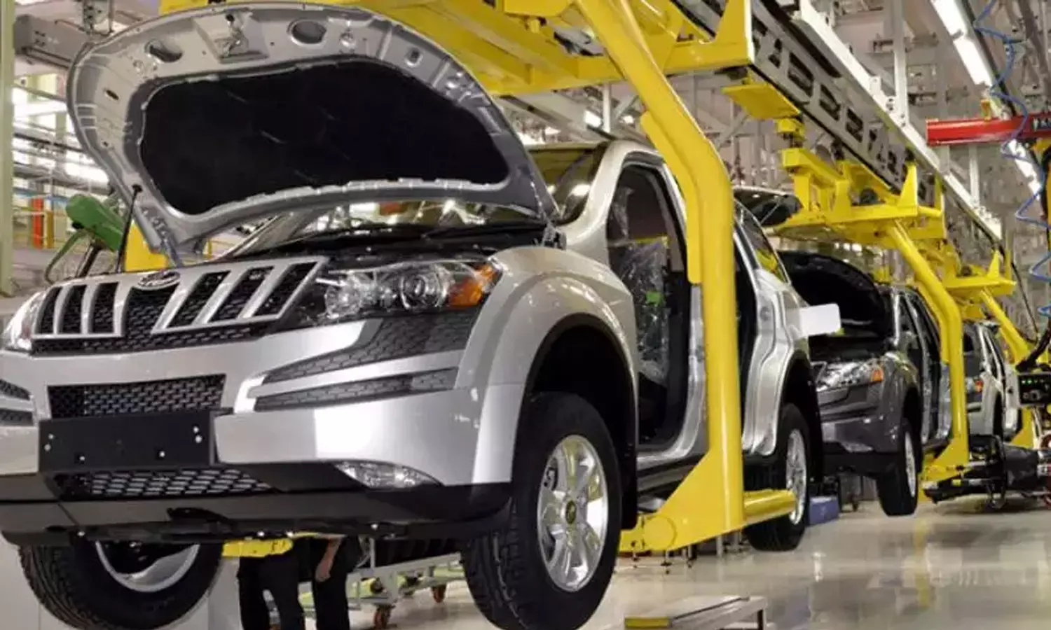 ചിപ്പ് ക്ഷാമം; മാരുതിക്ക് പിന്നാലെ മഹീന്ദ്രയും ഉത്പാദനം കുറയ്ക്കുന്നു ചിപ്പ് ക്ഷാമം; മാരുതിക്ക് പിന്നാലെ മഹീന്ദ്രയും ഉത്പാദനം കുറയ്ക്കുന്നു