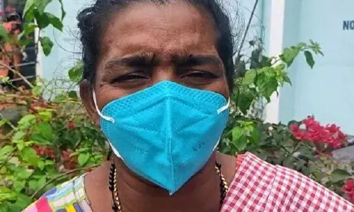 ആറ്റിങ്ങലില്‍ മീൻകുട്ട തട്ടിത്തെറിപ്പിച്ച സംഭവം; നഗരസഭ ജീവനക്കാരുടെ സസ്പെന്‍ഷന്‍ പിന്‍വലിച്ചതിനെതിരെ മത്സ്യവില്‍പ്പനക്കാരി