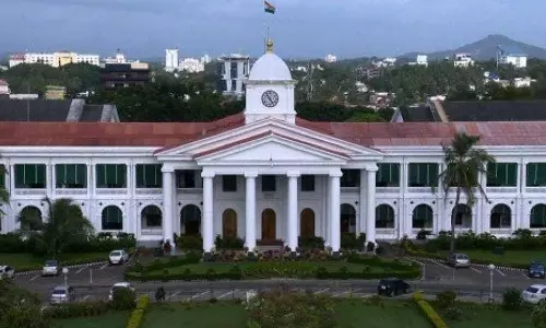 സര്‍ക്കാര്‍ ജീവനക്കാരുടെ പെന്‍ഷന്‍ പ്രായം ഉയര്‍ത്തണം; എയ്ഡഡ് നിയമനത്തിൽ സർക്കാർ ഇടപെടൽ വേണമെന്നും ശമ്പള പരിഷ്കരണ കമ്മീഷൻ