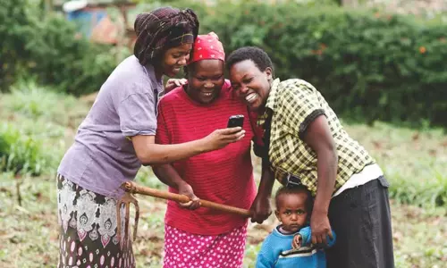 ആണും പെണ്ണും വ്യത്യസ്ത ഭാഷ സംസാരിച്ചാലെങ്ങനെയിരിക്കും; വായിക്കാം, നൈജീരിയൻ ഗ്രാമത്തിലെ കൗതുകരീതി ആണും പെണ്ണും വ്യത്യസ്ത ഭാഷ സംസാരിച്ചാലെങ്ങനെയിരിക്കും; വായിക്കാം, നൈജീരിയൻ ഗ്രാമത്തിലെ കൗതുകരീതി