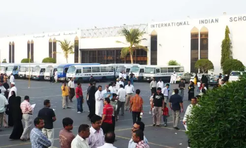 സൗദിയിലെ ഇന്ത്യന് എംബസി സ്കൂളുകളിൽ നേരിട്ടുള്ള ക്ലാസുകൾ ആരംഭിക്കുന്നു സൗദിയിലെ ഇന്ത്യന് എംബസി സ്കൂളുകളിൽ നേരിട്ടുള്ള ക്ലാസുകൾ ആരംഭിക്കുന്നു