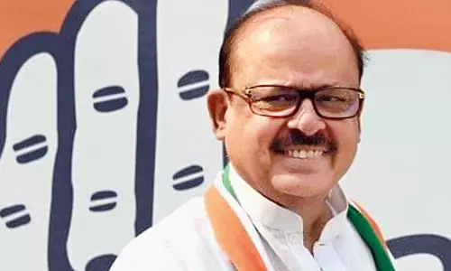 താരിഖ് അൻവറിനെ വിശ്വാസമില്ലാതെ ഗ്രൂപ്പുകൾ; സോണിയാ ഗാന്ധി നേരിട്ട് ഇടപെടണമെന്ന് ആവശ്യം