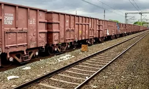 ചെവിയില്‍ ഇയർഫോണ്‍, പാളത്തിലൂടെ നടന്ന യുവാവ് ട്രെയിന്‍ തട്ടി മരിച്ചു