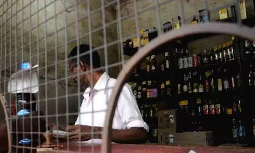 മദ്യവിൽപ്പന ഇനി കെഎസ്ആർടിസി സ്റ്റാൻഡുകളിലും; പച്ചക്കൊടി കാട്ടി ഗതാഗത വകുപ്പ്