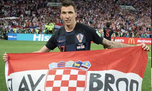 ക്രൊയേഷ്യയുടെ ലോകകപ്പ് ഹീറോ മരിയോ മാൻജുക്കിച്ച് വിരമിച്ചു