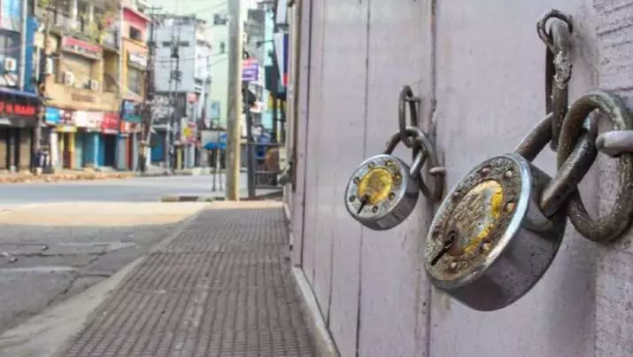 ഇന്ന് സമ്പൂർണ ലോക്ഡൗൺ; അനുമതി അവശ്യസർവീസുകൾക്ക് മാത്രം