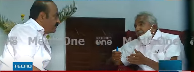 മഞ്ഞുരുക്കത്തിന് ശ്രമം; വി.ഡി സതീശൻ ഉമ്മൻചാണ്ടിയുടെ വീട്ടിൽ