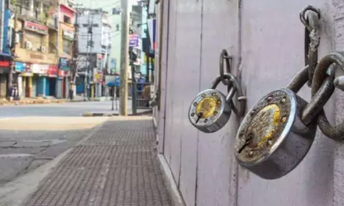 ഇന്ന് സമ്പൂർണ ലോക്ഡൗൺ; അനുമതി അവശ്യസർവീസുകൾക്ക് മാത്രം