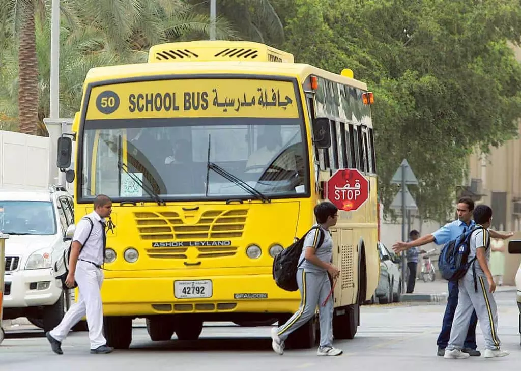 സ്കൂൾ ബസുകളെ മറികടക്കുമ്പോൾ ശ്രദ്ധിക്കുക! വൻ തുക പിഴയടക്കേണ്ടി വരും സ്കൂൾ ബസുകളെ മറികടക്കുമ്പോൾ ശ്രദ്ധിക്കുക! വൻ തുക പിഴയടക്കേണ്ടി വരും