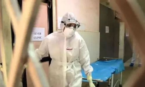 നിപ ചികിത്സാ പ്രോട്ടോകോൾ പ്രഖ്യാപിച്ചു: സമ്പർക്ക പട്ടികയിലെ 11 പേരെ മെഡിക്കൽ കോളജിലേക്ക് മാറ്റി നിപ ചികിത്സാ പ്രോട്ടോകോൾ പ്രഖ്യാപിച്ചു: സമ്പർക്ക പട്ടികയിലെ 11 പേരെ മെഡിക്കൽ കോളജിലേക്ക് മാറ്റി