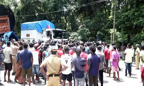 ഐ.എസ്.ആർ.ഒയുടെ വാഹനം തടഞ്ഞ സംഭവം; 50 പേർക്കെതിരെ പൊലീസ് കേസ് ഐ.എസ്.ആർ.ഒയുടെ വാഹനം തടഞ്ഞ സംഭവം; 50 പേർക്കെതിരെ പൊലീസ് കേസ്