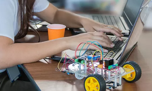 കമ്പ്യൂട്ടര്‍ സയന്‍സിലാണോ പ്ലസ്ടു; കോഡിംഗ് പഠിക്കാം ഫ്രീ ആയി