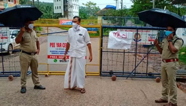 നിപ സ്ഥിരീകരിച്ച ചാത്തമംഗലം പഞ്ചായത്ത് പൂർണമായും അടയ്ക്കും നിപ സ്ഥിരീകരിച്ച ചാത്തമംഗലം പഞ്ചായത്ത് പൂർണമായും അടയ്ക്കും