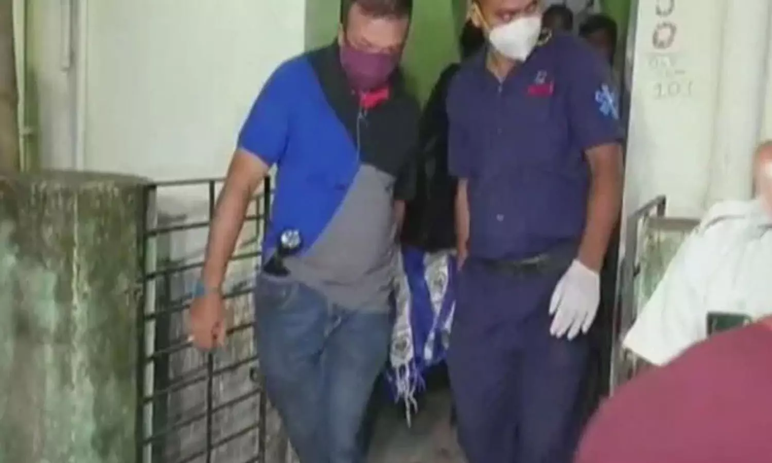 കൊല്ക്കത്തയില് അധ്യാപികയും മകനും ഫ്ളാറ്റില് മരിച്ചനിലയില്; ദുരൂഹത കൊല്ക്കത്തയില് അധ്യാപികയും മകനും ഫ്ളാറ്റില് മരിച്ചനിലയില്; ദുരൂഹത