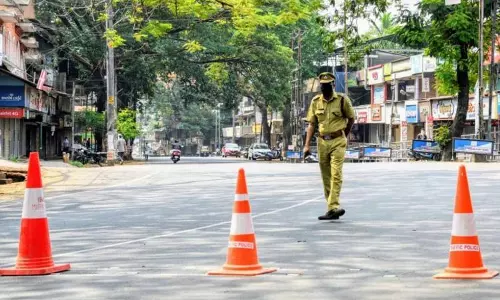 ഞായറാഴ്ച ലോക്ഡൗൺ പിൻവലിച്ചേക്കും; ഇന്ന് അവലോകനയോഗം