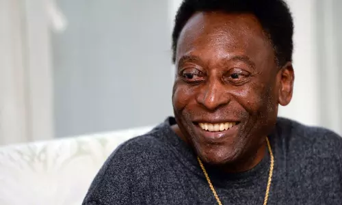 ട്യൂമറിനെ പൊരുതിത്തോൽപ്പിച്ച് പെലെ