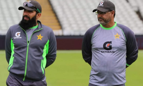 ടി20 ലോകകപ്പ് ടീം പ്രഖ്യാപനത്തിന് പിന്നാലെ പാക് ടീമില്‍ പൊട്ടിത്തെറി; മിസ്ബ ഉള്‍ ഹഖും വഖാര്‍ യൂനിസും രാജിവെച്ചു