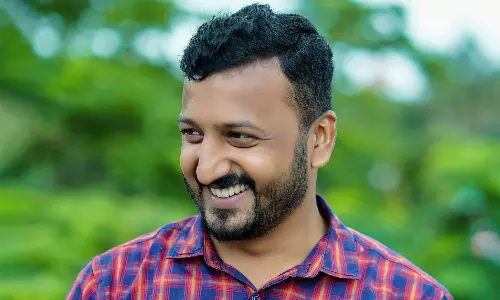 വൈറസ് സിനിമയുടെ രണ്ടാം ഭാഗമിറക്കാനായി ഒരുപാട് മനുഷ്യരെ പിടിച്ചുകെട്ടുന്നത് നാടിനോട് ചെയ്യുന്ന ദ്രോഹമാണ്- നിപ പ്രതിരോധത്തിലെ വീഴ്ച ചൂണ്ടിക്കാട്ടി രാഹുൽ മാങ്കൂട്ടത്തിൽ വൈറസ് സിനിമയുടെ രണ്ടാം ഭാഗമിറക്കാനായി ഒരുപാട് മനുഷ്യരെ പിടിച്ചുകെട്ടുന്നത് നാടിനോട് ചെയ്യുന്ന ദ്രോഹമാണ്- നിപ പ്രതിരോധത്തിലെ വീഴ്ച ചൂണ്ടിക്കാട്ടി രാഹുൽ മാങ്കൂട്ടത്തിൽ