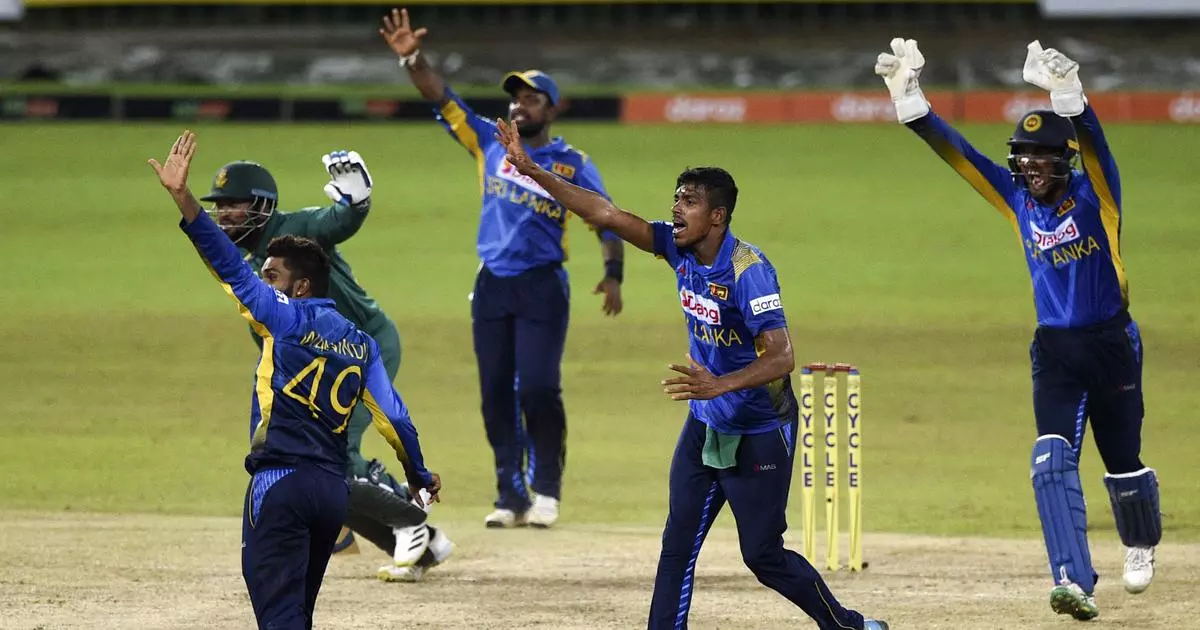 അരങ്ങേറ്റത്തിൽ ദക്ഷിണാഫ്രിക്കയെ കറക്കി വീഴ്ത്തി മഹേഷ് തീക്ഷ്ണ; ശ്രീലങ്കക്ക് പരമ്പര