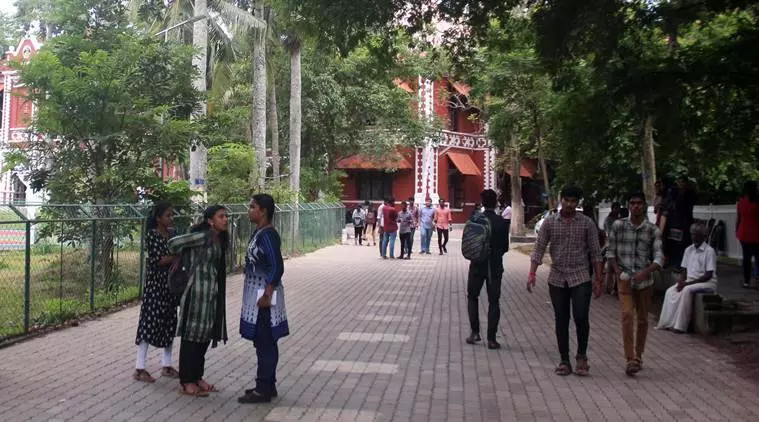 കേരളത്തില് ഉന്നത വിദ്യാഭ്യാസ സ്ഥാപനങ്ങൾ തുറക്കുന്നതിന് സർക്കാർ മാനദണ്ഡങ്ങൾ തയ്യാറാക്കുന്നു കേരളത്തില് ഉന്നത വിദ്യാഭ്യാസ സ്ഥാപനങ്ങൾ തുറക്കുന്നതിന് സർക്കാർ മാനദണ്ഡങ്ങൾ തയ്യാറാക്കുന്നു