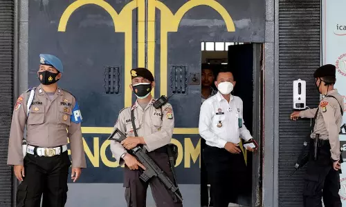 ഇന്തോനേഷ്യയില് ജയിലിന് തീപിടിച്ച് 41 പേര് വെന്തുമരിച്ചു ഇന്തോനേഷ്യയില് ജയിലിന് തീപിടിച്ച് 41 പേര് വെന്തുമരിച്ചു