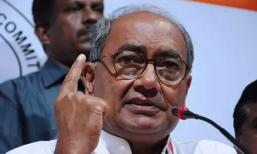 ആർ.എസ്.എസ് ഹിന്ദു മുസ്ലിം  വിഭജനം നടത്തുകയാണെന്ന് ദിഗ് വിജയ് സിംഗ്; ഉവൈസിക്കും വിമർശനം