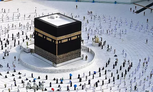 മക്കയില് പ്രതിദിന തീര്ഥാടകരുടെ എണ്ണമുയര്ത്തി; ഇനി ദിവസവും 70,000 പേര്ക്ക് അനുമതി മക്കയില് പ്രതിദിന തീര്ഥാടകരുടെ എണ്ണമുയര്ത്തി; ഇനി ദിവസവും 70,000 പേര്ക്ക് അനുമതി