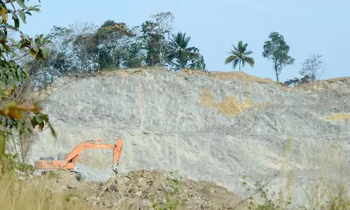 കോഴിക്കോട് ചെങ്ങോട്ടുമലയിൽ ഖനനത്തിന് പാരിസ്ഥിതികാനുമതി നൽകരുതെന്ന് ശിപാർശ