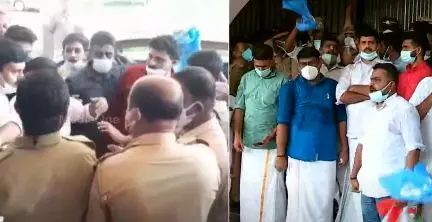 വിവാദ സിലബസ് പിന്വലിക്കണം; കണ്ണൂര് സര്വകലാശാല വൈസ് ചാന്സലറെ വഴിയില് തടഞ്ഞു വിവാദ സിലബസ് പിന്വലിക്കണം; കണ്ണൂര് സര്വകലാശാല വൈസ് ചാന്സലറെ വഴിയില് തടഞ്ഞു