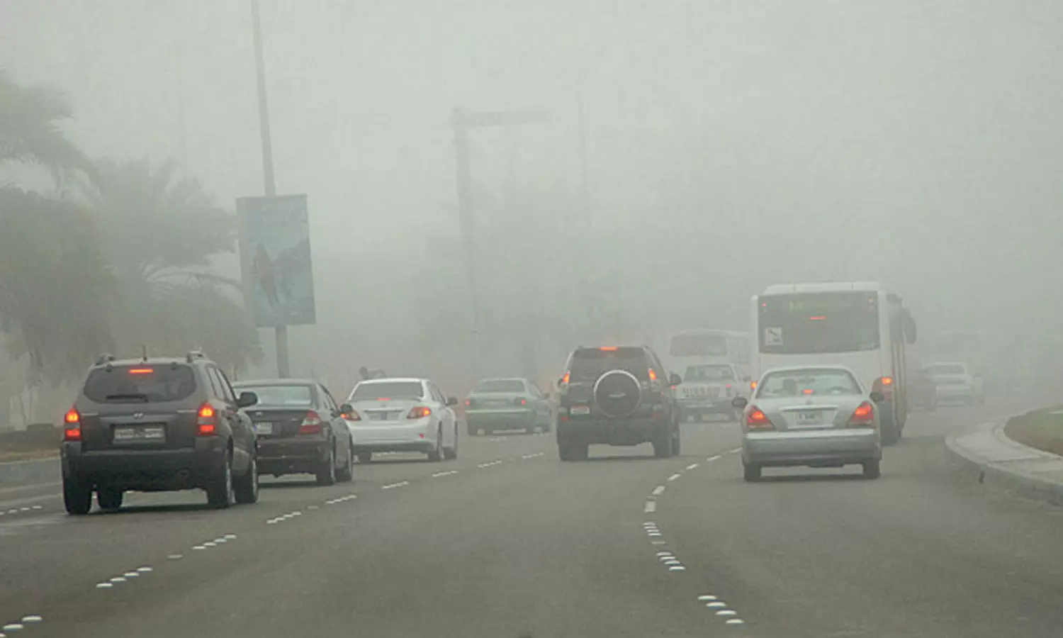 യു.എ.ഇയിൽ മൂടൽമഞ്ഞ് ശക്തമാകുമെന്ന് മുന്നറിയിപ്പ്; അബൂദബിയിൽ ട്രക്കുകൾക്ക് നിയന്ത്രണം യു.എ.ഇയിൽ മൂടൽമഞ്ഞ് ശക്തമാകുമെന്ന് മുന്നറിയിപ്പ്; അബൂദബിയിൽ ട്രക്കുകൾക്ക് നിയന്ത്രണം