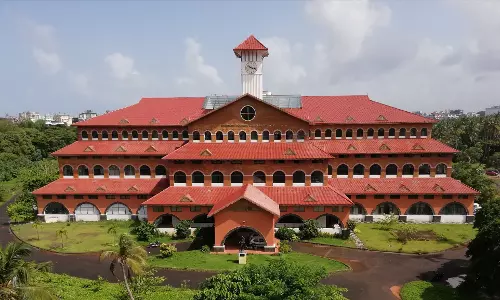 വര്‍ഗീയത അപകടം; കണ്ണൂർ സർവകലാശാല സിലബസ് വിവാദത്തില്‍ റിപ്പോർട്ട് തേടി ഉന്നതവിദ്യാഭ്യാസ വകുപ്പ്