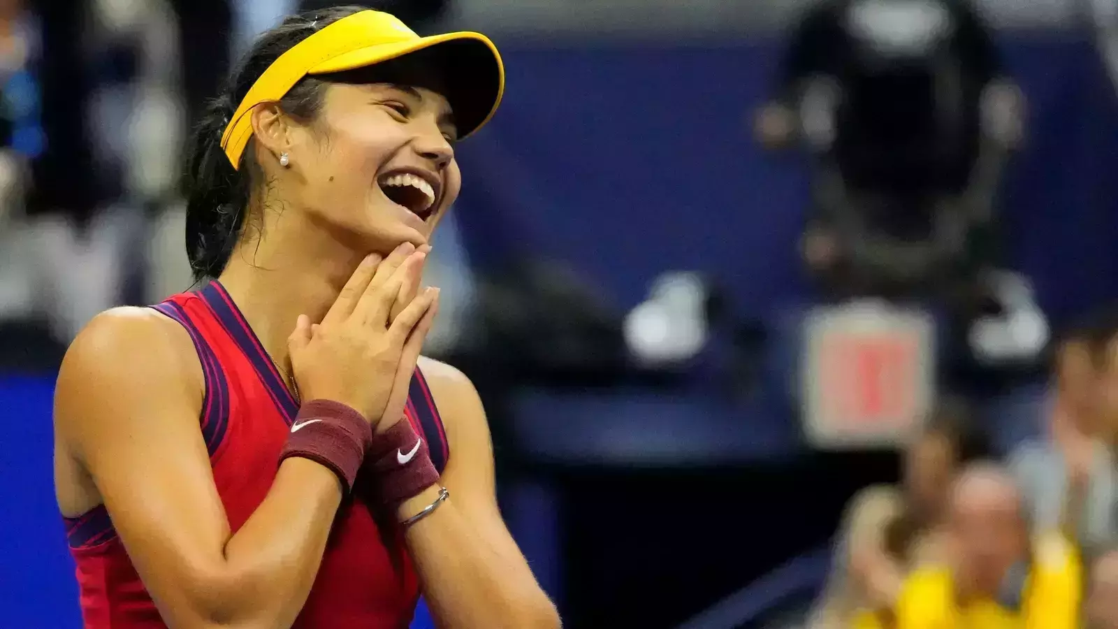 വന്മരങ്ങളെ വെട്ടിവീഴ്ത്തി യു.എസ് ഓപ്പണ് ഫൈനലിലേക്ക്; അത്ഭുതമായി ഈ 18വയസുകാരി വന്മരങ്ങളെ വെട്ടിവീഴ്ത്തി യു.എസ് ഓപ്പണ് ഫൈനലിലേക്ക്; അത്ഭുതമായി ഈ 18വയസുകാരി