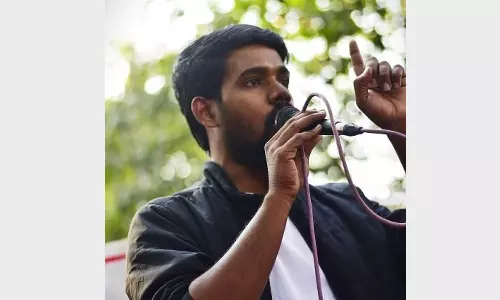 കണ്ണൂര് സര്വകലാശാല യൂണിയന് ചെയര്മാനെ പിന്തുണച്ച് എസ്.എഫ്.ഐ കേന്ദ്ര കമ്മിറ്റി അംഗം കണ്ണൂര് സര്വകലാശാല യൂണിയന് ചെയര്മാനെ പിന്തുണച്ച് എസ്.എഫ്.ഐ കേന്ദ്ര കമ്മിറ്റി അംഗം