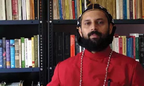 പാലാ ബിഷപ്പിന്റെ വിവാദ പരാമര്ശം: സര്ക്കാര് നിലപാടിനെതിരെ ബിഷപ്പ് ഗീവര്ഗീസ് മാര് കുറിലോസ് പാലാ ബിഷപ്പിന്റെ വിവാദ പരാമര്ശം: സര്ക്കാര് നിലപാടിനെതിരെ ബിഷപ്പ് ഗീവര്ഗീസ് മാര് കുറിലോസ്