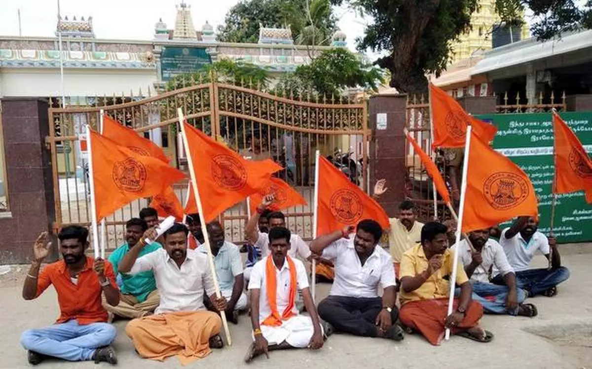തമിഴ്നാട്ടിൽ  വിലക്ക് ലംഘിച്ച് വിനായക ചതുർത്ഥി ആഘോഷം ; ഹിന്ദു മുന്നണി നേതാക്കൾ അറസ്റ്റിൽ