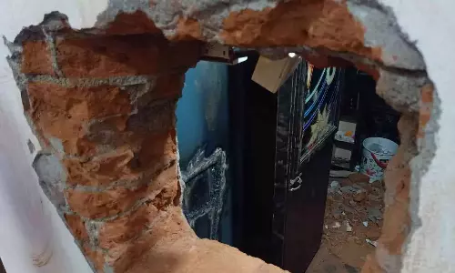 ആലപ്പുഴ നഗരമധ്യത്തിൽ ജ്വല്ലറി തുരന്ന് മോഷണം; 40,000 രൂപയും എട്ട് കിലോയോളം വെള്ളി ആഭരണങ്ങളും സ്വർണവും കടത്തി