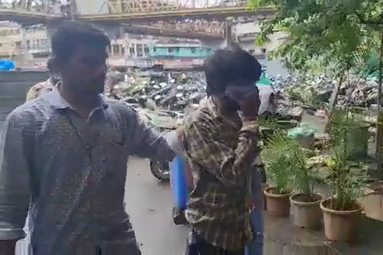 മഹാരാഷ്ട്രയില് 14കാരിയെ പീഡിപ്പിച്ച യുവാവ് അറസ്റ്റില് മഹാരാഷ്ട്രയില് 14കാരിയെ പീഡിപ്പിച്ച യുവാവ് അറസ്റ്റില്