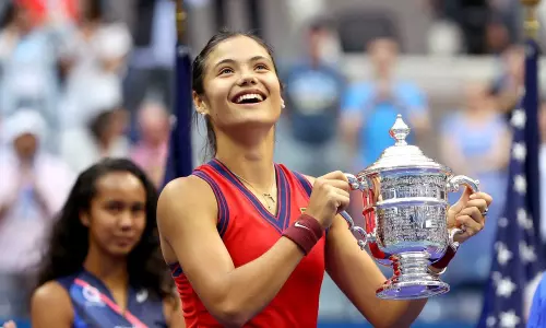 ഒരൊറ്റ സെറ്റു പോലും കൈവിട്ടില്ല; എമ്മ ടെന്നിസിലെ പുതിയ രാജകുമാരി ഒരൊറ്റ സെറ്റു പോലും കൈവിട്ടില്ല; എമ്മ ടെന്നിസിലെ പുതിയ രാജകുമാരി