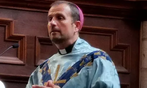 ഇറോട്ടിക് നോവലിസ്റ്റിനെ വിവാഹം ചെയ്യാന്‍ സ്പാനിഷ് ബിഷപ് സ്ഥാനം രാജി വച്ചു