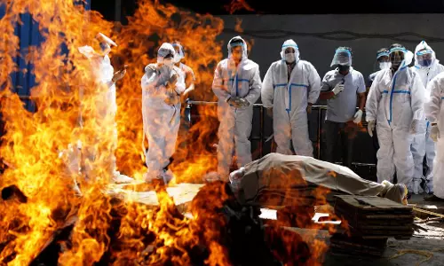 കോവിഡ് ബാധിച്ചശേഷം 30 ദിവസത്തിനകം മരിച്ചാല്‍ കോവിഡ് മരണം; മാര്‍ഗരേഖ പുതുക്കി കേന്ദ്രം