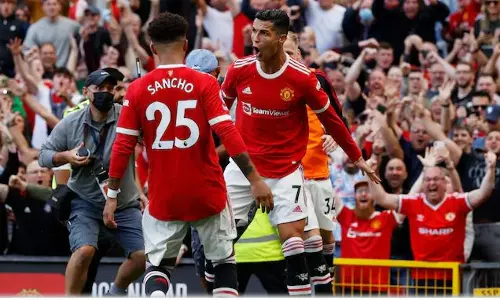 പണം ഒരു വിഷയമല്ല ; ക്രിസ്റ്റ്യാനോയുടെ അരങ്ങേറ്റ മത്സരത്തിന്റെ ടിക്കറ്റ് ബ്ലാക്ക് മാര്‍ക്കറ്റില്‍ വിറ്റത് രണ്ടു ലക്ഷം രൂപയ്ക്ക്