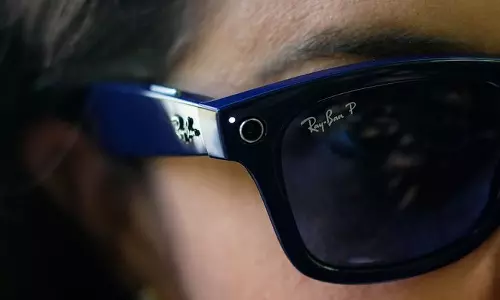 ഫോട്ടോ എടുക്കാനും കോളിന് മറുപടി പറയാനും ഫേസ്ബുക്കിന്‍റെ സ്മാര്‍ട്ട് ഗ്ലാസ്; റേബാന്‍ സ്റ്റോറീസ് പുറത്തിറങ്ങി