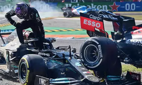 ഇറ്റാലിയന്‍ ഗ്രാന്‍ഡ്പ്രി: ഹാമില്‍ട്ടന്റെയും വേര്‍സ്റ്റാപ്പന്റെയും കാറുകള്‍ കൂട്ടിയിടിച്ചു