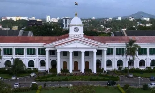 സർക്കാർ സ്ഥാപനങ്ങളിൽ ശനിയാഴ്ച പ്രവൃത്തി ദിവസം; കാർഡ് വഴിയുള്ള പഞ്ചിങ്ങും നിര്‍ബന്ധമാക്കി