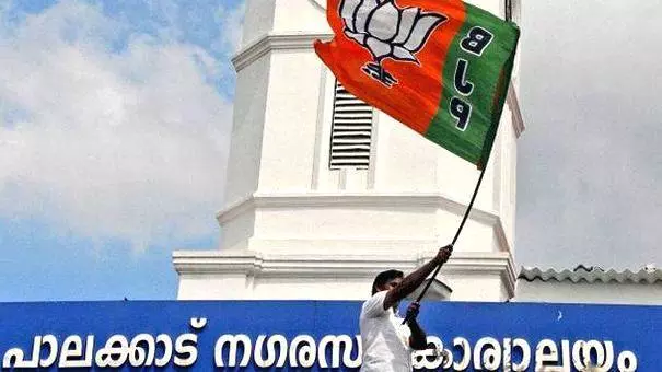 പാലക്കാട് നഗരസഭയില് ബി.ജെ.പിക്കുള്ളില് ചേരിപ്പോര് പാലക്കാട് നഗരസഭയില് ബി.ജെ.പിക്കുള്ളില് ചേരിപ്പോര്