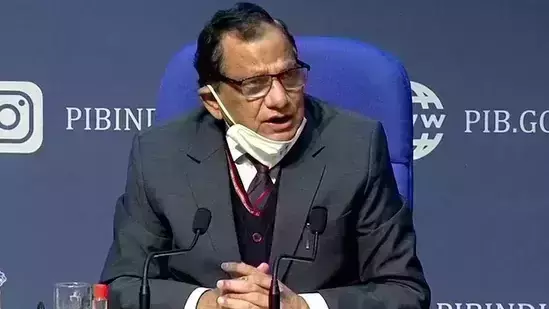 2022ലും മാസ്ക് വിട്ടൊഴിയില്ല, വേണ്ടത് കോവിഡിനെതിരായ പ്രതിരോധം; വി കെ പോള്‍